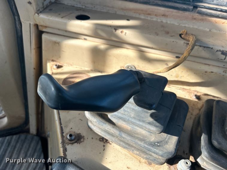 image for item DO1098 1996 Caterpillar  D6R XL dozer