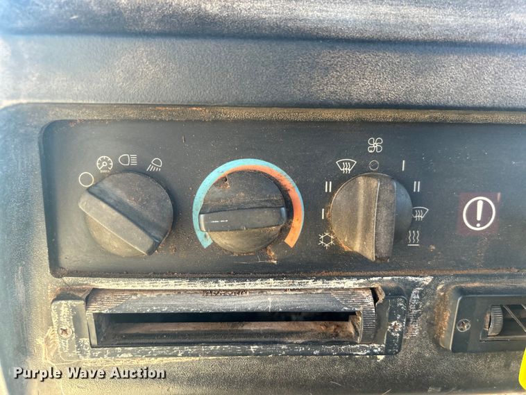 image for item DO1098 1996 Caterpillar  D6R XL dozer