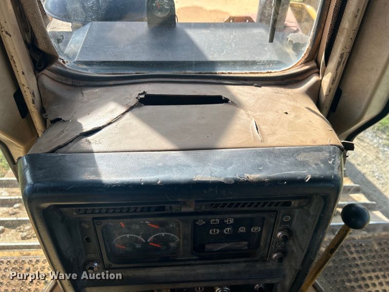 image for item DO1098 1996 Caterpillar  D6R XL dozer