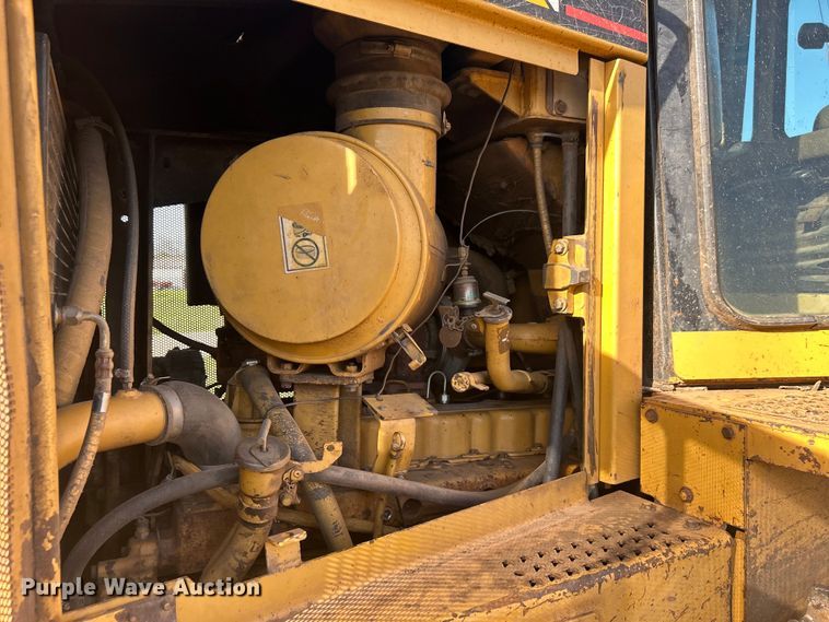 image for item DO1098 1996 Caterpillar  D6R XL dozer