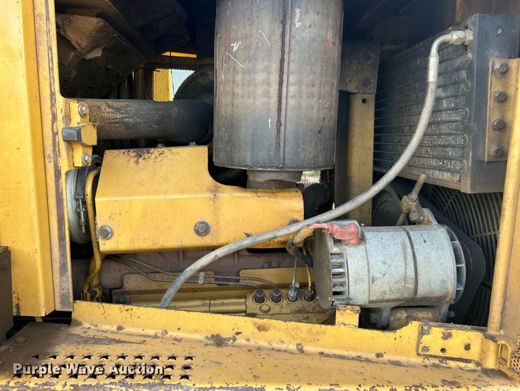 image for item DO1098 1996 Caterpillar  D6R XL dozer