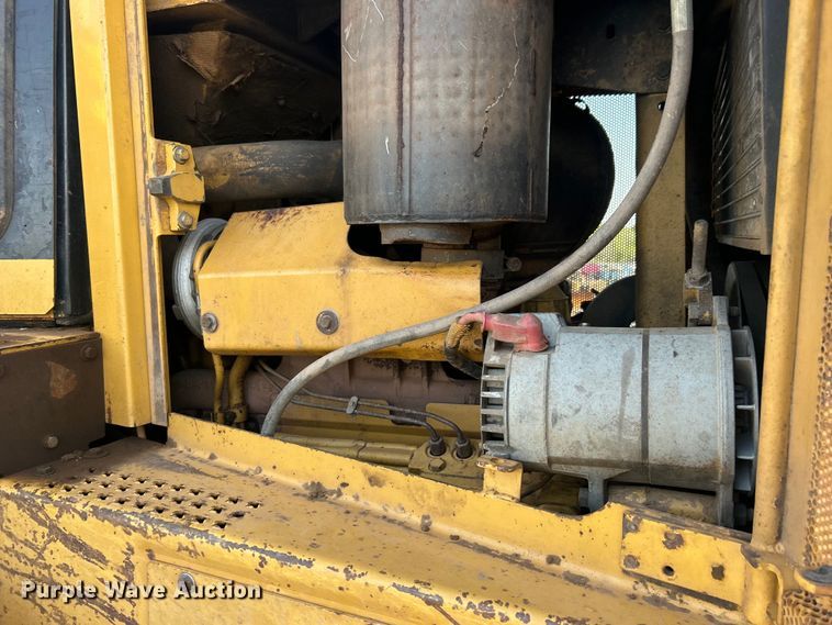 image for item DO1098 1996 Caterpillar  D6R XL dozer