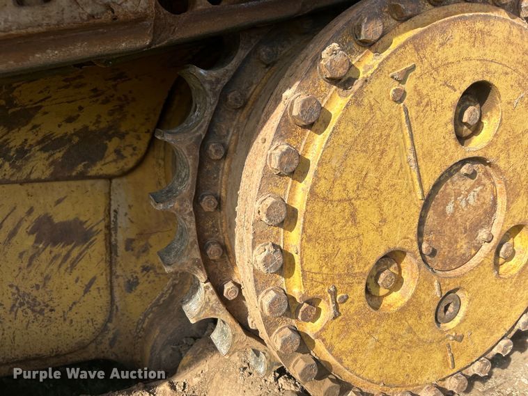 image for item DO1098 1996 Caterpillar  D6R XL dozer