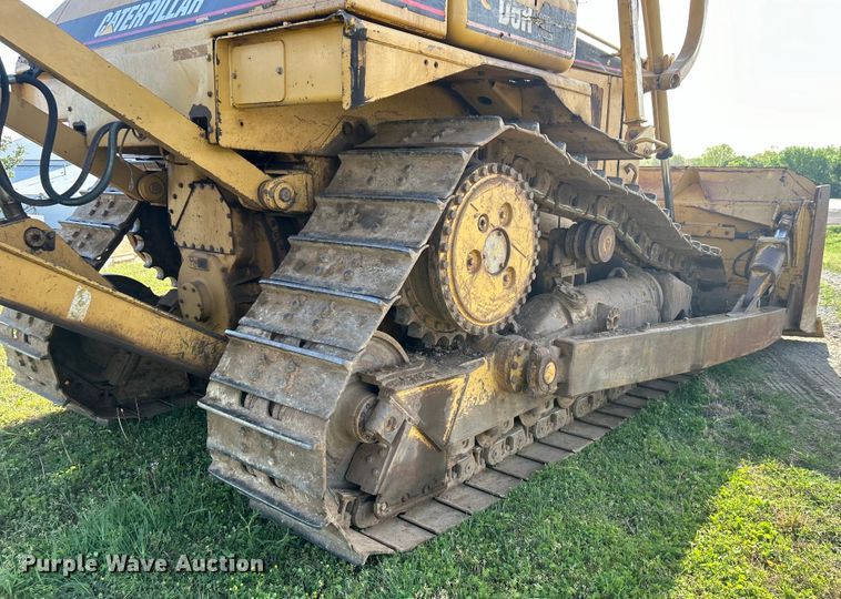 image for item DO1098 1996 Caterpillar  D6R XL dozer