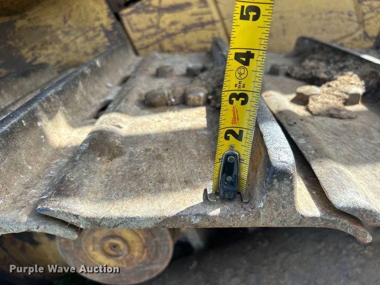 image for item DO1098 1996 Caterpillar  D6R XL dozer