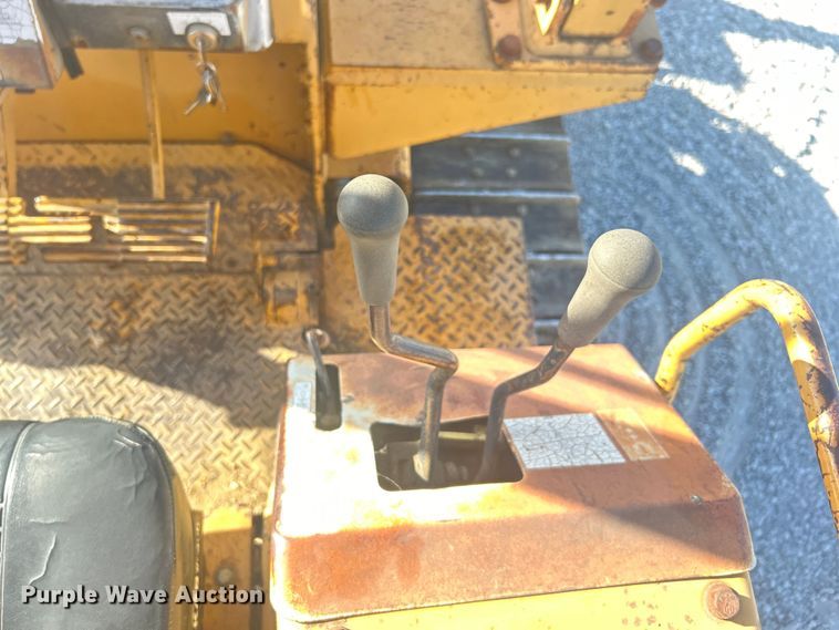 image for item DO1140 1990 Komatsu D31E-18 dozer