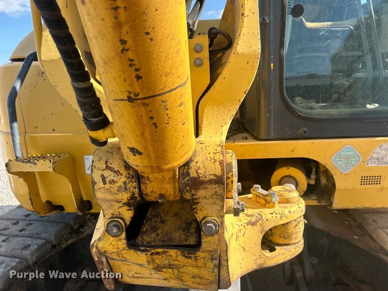 image for item DO1141 2010 Komatsu PC88MR-8 mini excavator