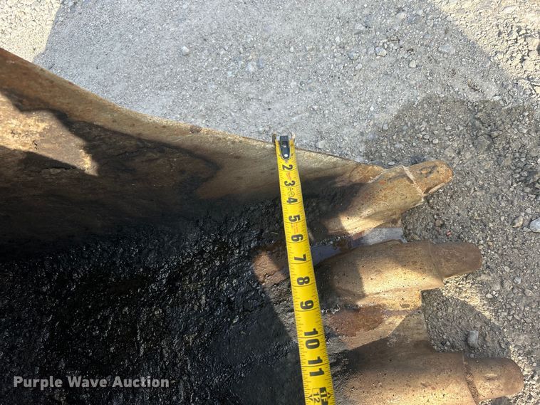 image for item DO1141 2010 Komatsu PC88MR-8 mini excavator