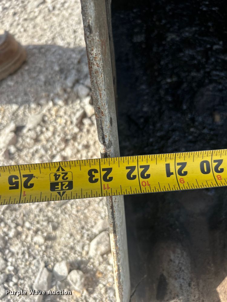 image for item DO1141 2010 Komatsu PC88MR-8 mini excavator