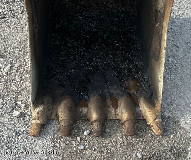 image for item DO1141 2010 Komatsu PC88MR-8 mini excavator