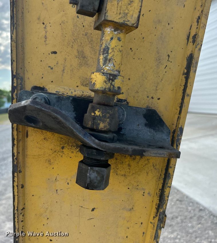 image for item DO1141 2010 Komatsu PC88MR-8 mini excavator