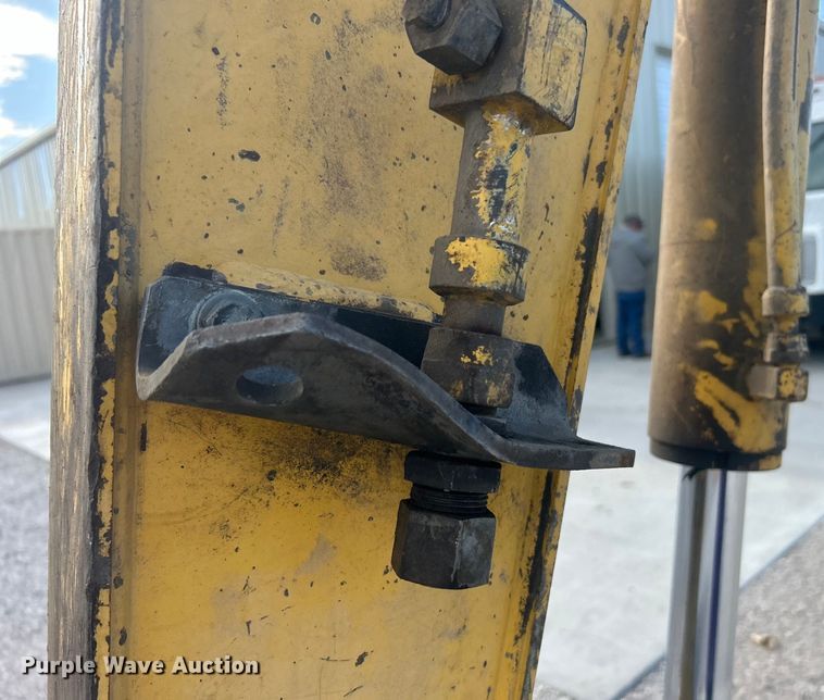 image for item DO1141 2010 Komatsu PC88MR-8 mini excavator