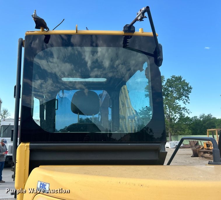 image for item DO1141 2010 Komatsu PC88MR-8 mini excavator