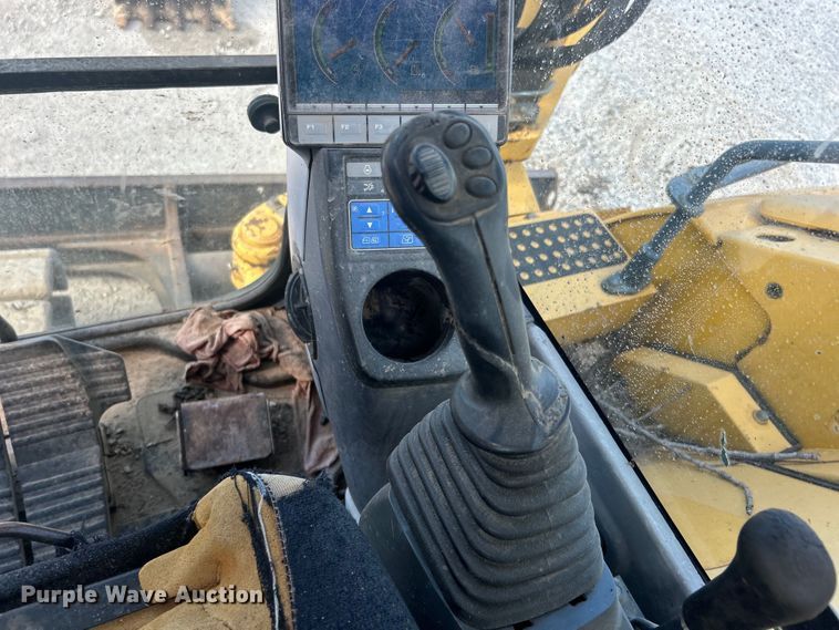 image for item DO1141 2010 Komatsu PC88MR-8 mini excavator