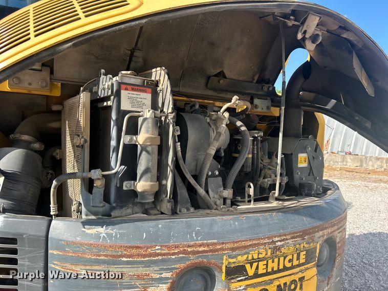 image for item DO1141 2010 Komatsu PC88MR-8 mini excavator