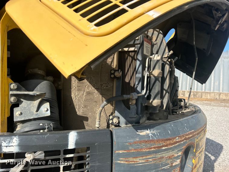 image for item DO1141 2010 Komatsu PC88MR-8 mini excavator