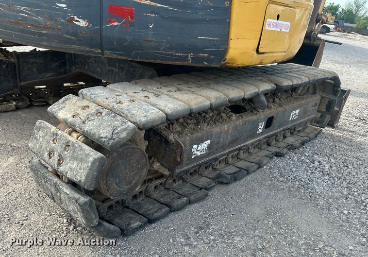 image for item DO1141 2010 Komatsu PC88MR-8 mini excavator