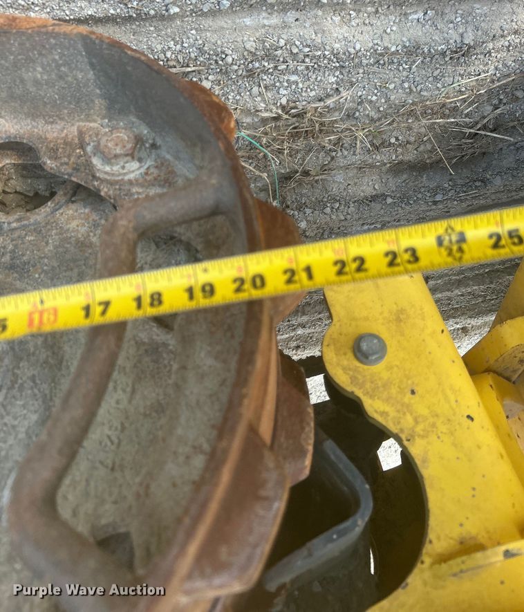 image for item DO1147 2019 Bomag BMP8500 trench compactor