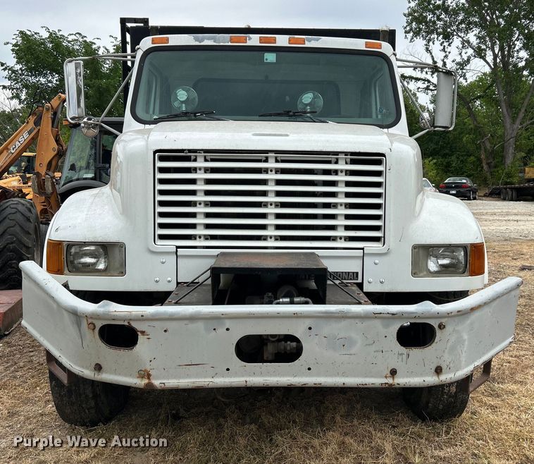 image for item DO1148 2001 International 4700 vacuum truck
