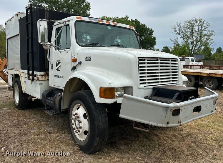 image for item DO1148 2001 International 4700 vacuum truck