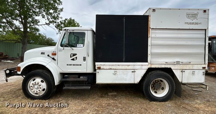 image for item DO1148 2001 International 4700 vacuum truck