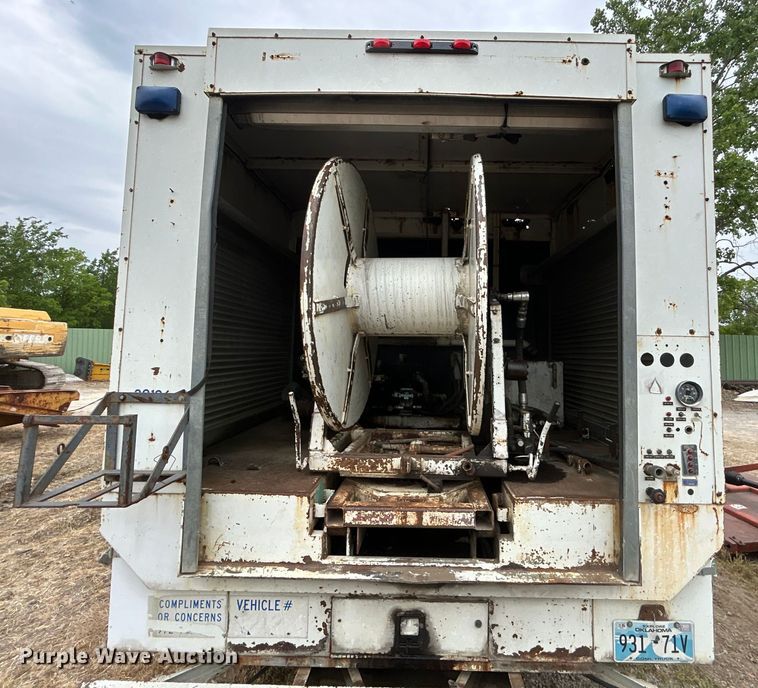 image for item DO1148 2001 International 4700 vacuum truck