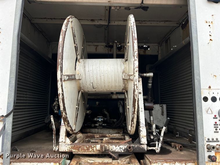 image for item DO1148 2001 International 4700 vacuum truck