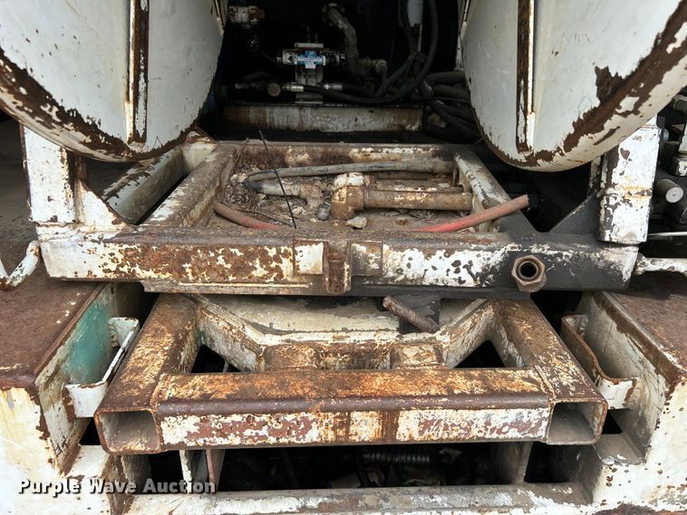 image for item DO1148 2001 International 4700 vacuum truck