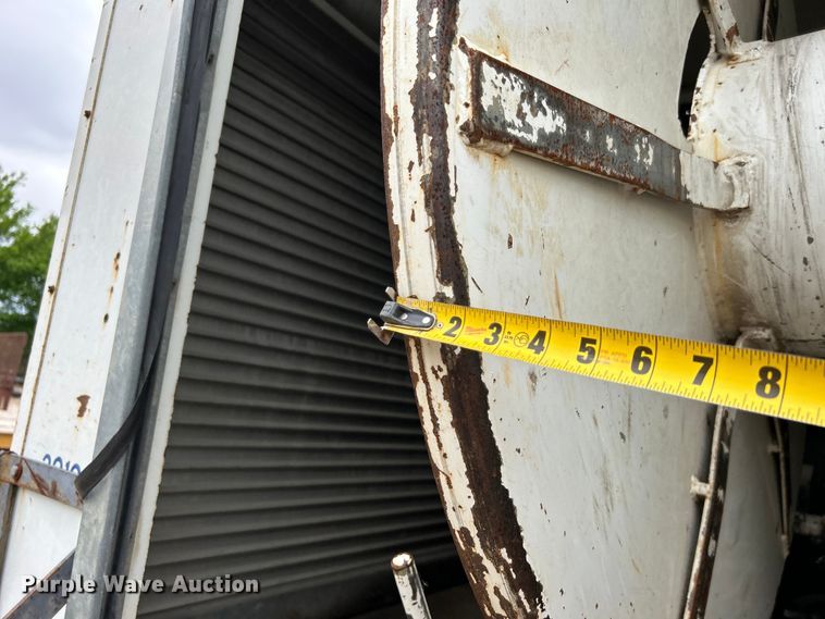 image for item DO1148 2001 International 4700 vacuum truck