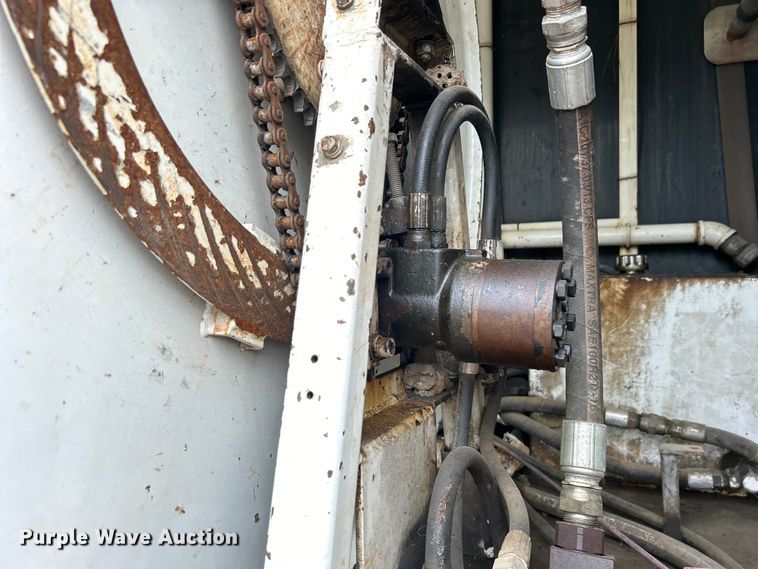 image for item DO1148 2001 International 4700 vacuum truck