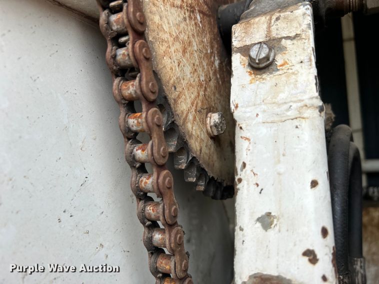 image for item DO1148 2001 International 4700 vacuum truck