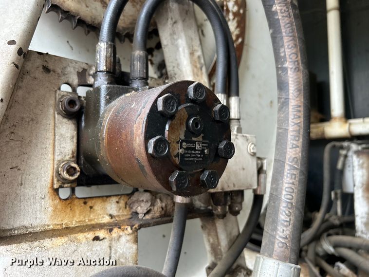 image for item DO1148 2001 International 4700 vacuum truck