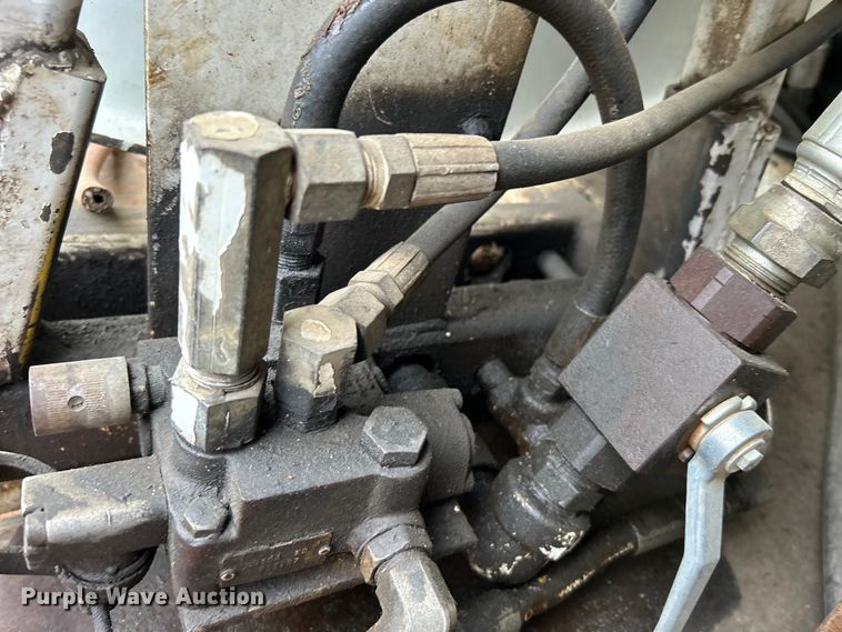 image for item DO1148 2001 International 4700 vacuum truck