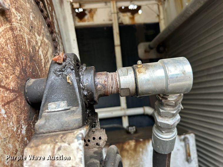 image for item DO1148 2001 International 4700 vacuum truck