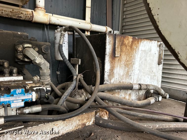 image for item DO1148 2001 International 4700 vacuum truck