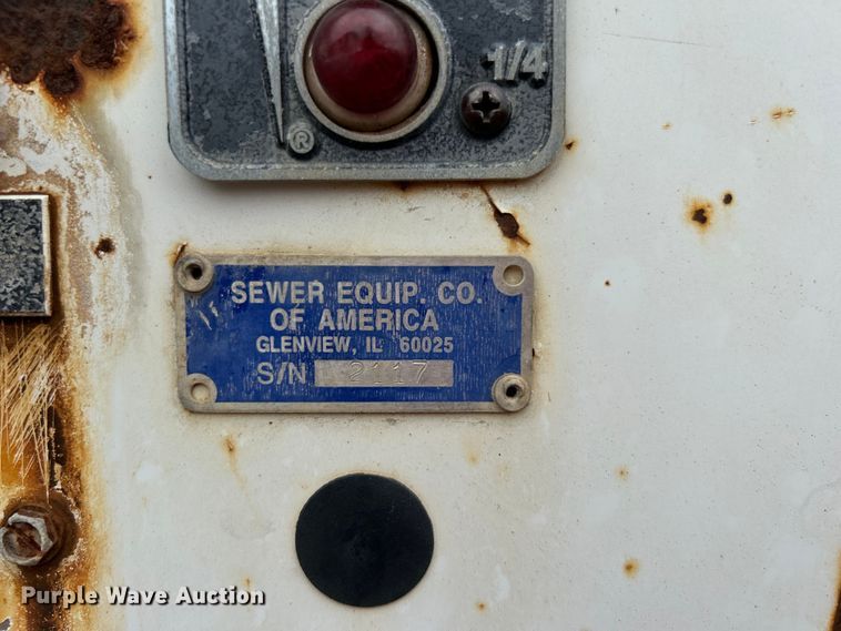 image for item DO1148 2001 International 4700 vacuum truck