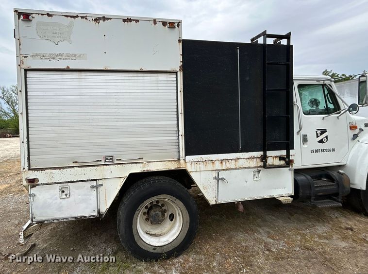 image for item DO1148 2001 International 4700 vacuum truck