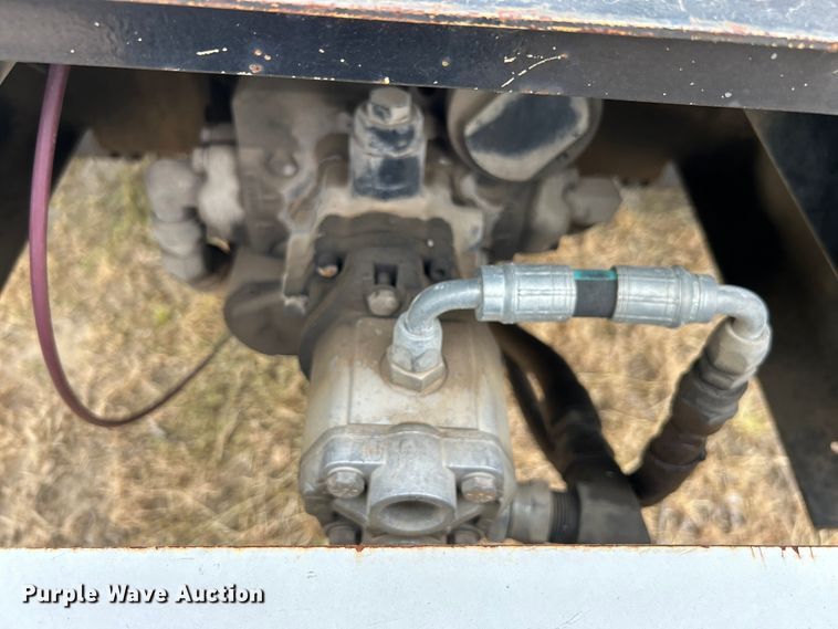 image for item DO1148 2001 International 4700 vacuum truck