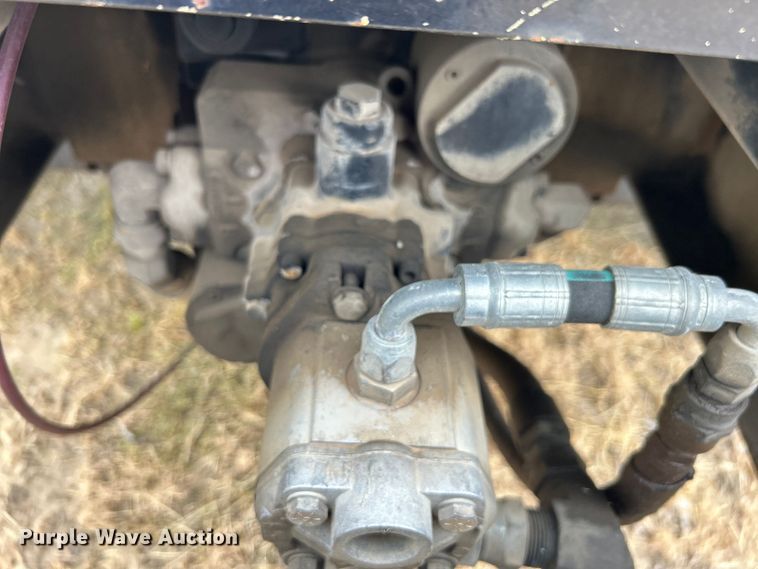 image for item DO1148 2001 International 4700 vacuum truck