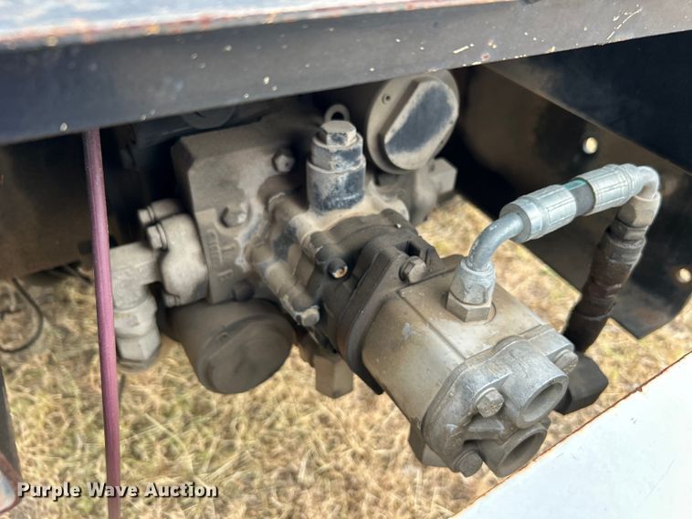 image for item DO1148 2001 International 4700 vacuum truck