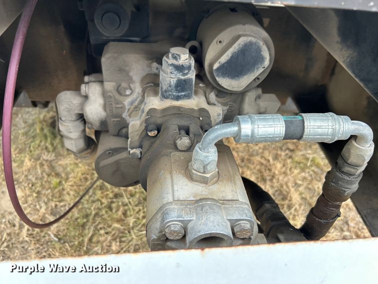 image for item DO1148 2001 International 4700 vacuum truck