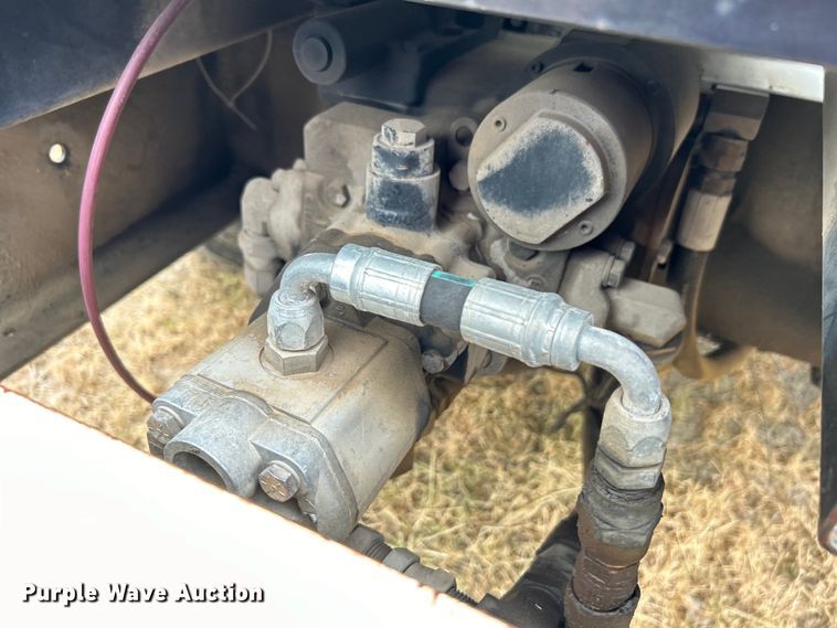 image for item DO1148 2001 International 4700 vacuum truck