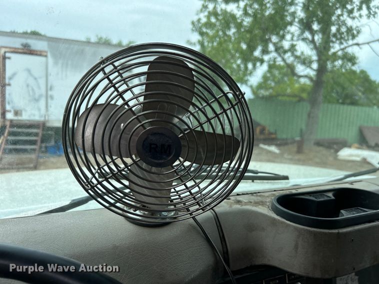 image for item DO1148 2001 International 4700 vacuum truck