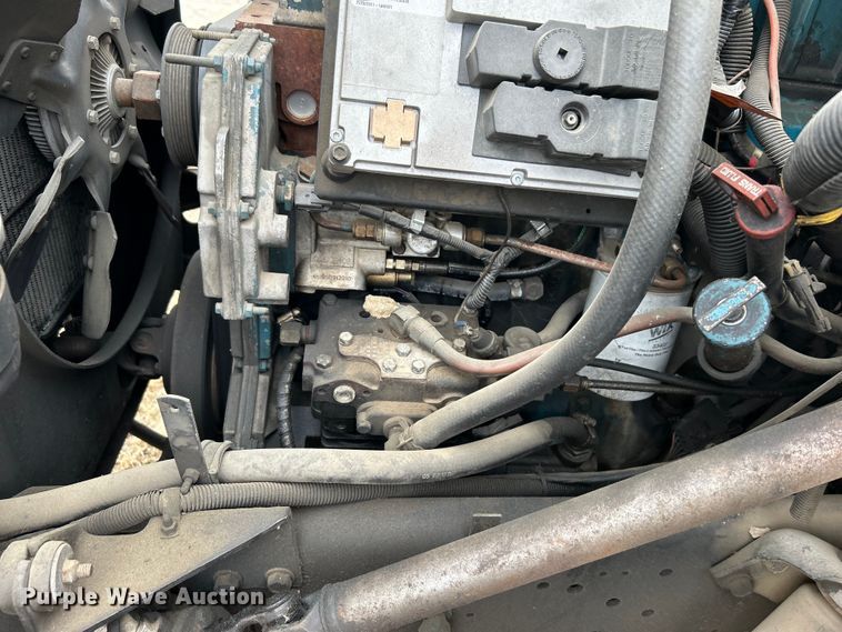 image for item DO1148 2001 International 4700 vacuum truck