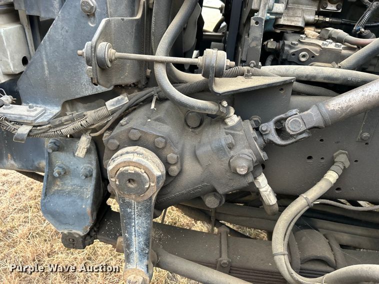 image for item DO1148 2001 International 4700 vacuum truck