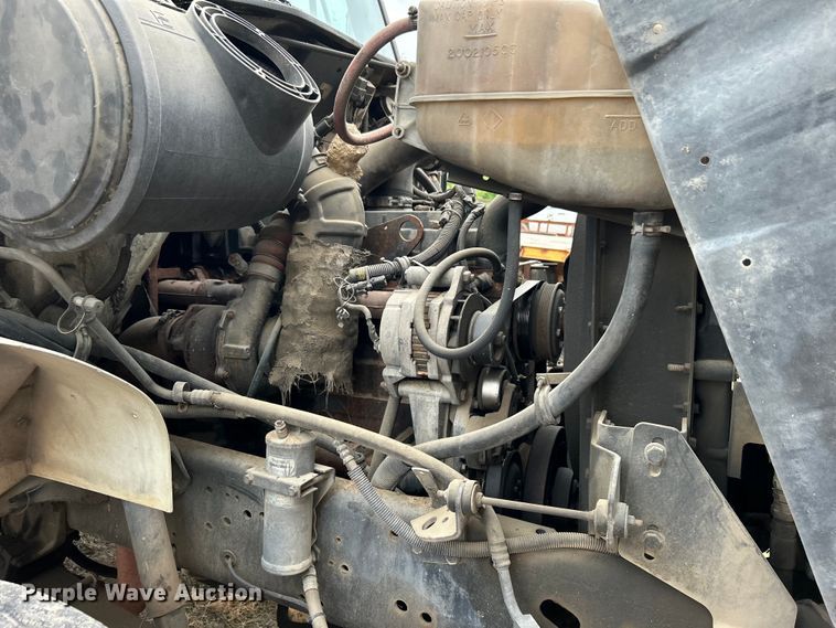 image for item DO1148 2001 International 4700 vacuum truck