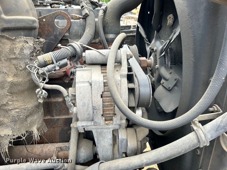 image for item DO1148 2001 International 4700 vacuum truck