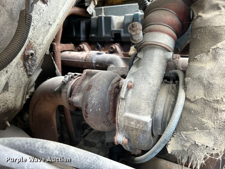 image for item DO1148 2001 International 4700 vacuum truck