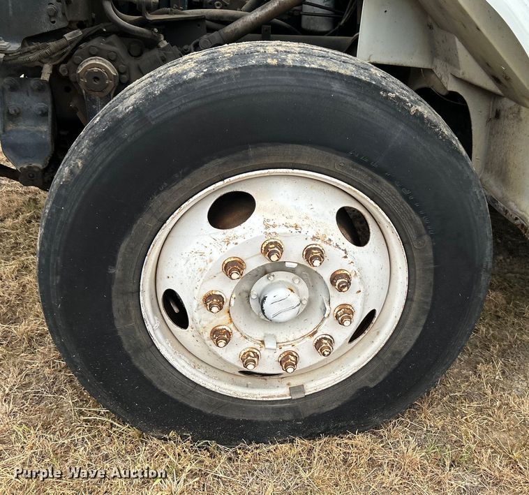 image for item DO1148 2001 International 4700 vacuum truck