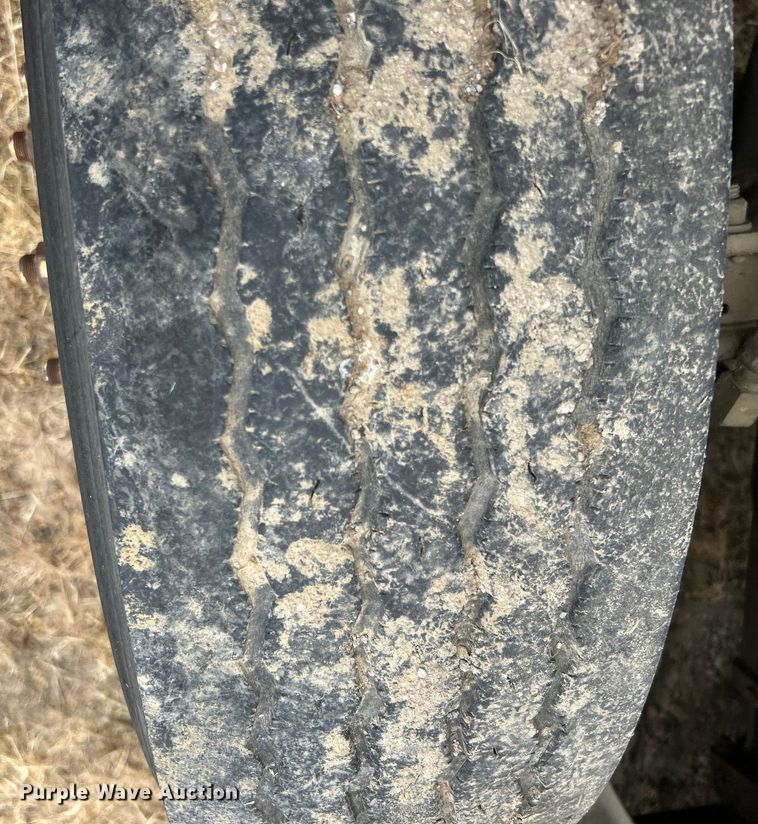 image for item DO1148 2001 International 4700 vacuum truck